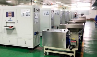 工場環境-旭弘磁材-インテリジェント選別機は、製品の分類と梱包に使用されます